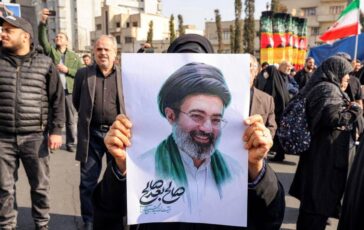 Iran Khamenei e ferito e si nasconde la sorte della Guida Suprema e un mistero 364x230