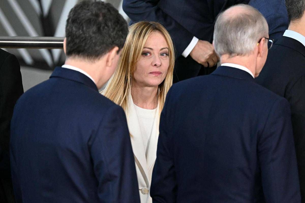 Iran, Meloni: "Nessuno pensa a missione militare per forzare il blocco di Hormuz"