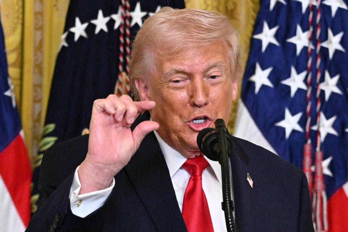 Iran, Stati Uniti attaccano isola di Kharg. Trump: "Teheran apra lo Stretto di Hormuz"