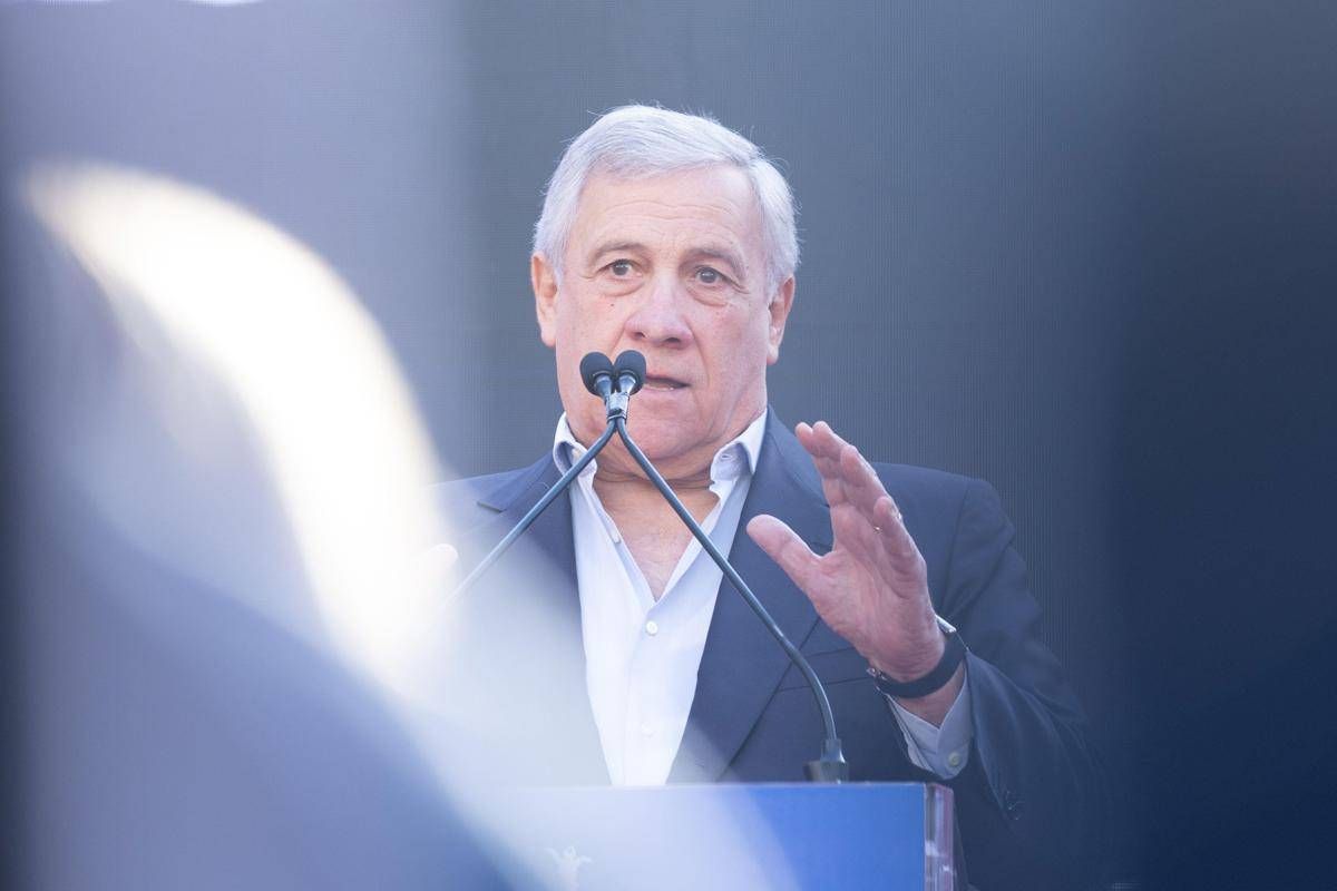 Iran, Tajani: "Leali con Usa ma guerra non è di competenza Nato. No a missione a Hormuz, serve soluzione Onu"