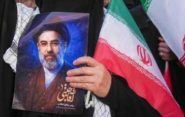 Iran il regime perde i pezzi e si rafforza il paradosso della guerra di Trump 364x230