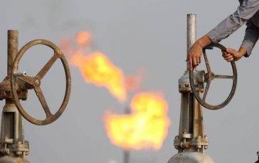 Iran petrolio arriva a 105 dollari al barile prezzo record da luglio 2022 364x230