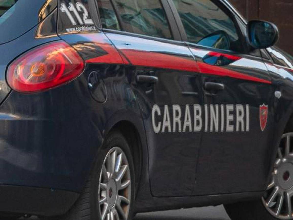 Lecce, abusi su bambina di 8 anni: due arresti per violenza sessuale aggravata, in carcere anche la madre