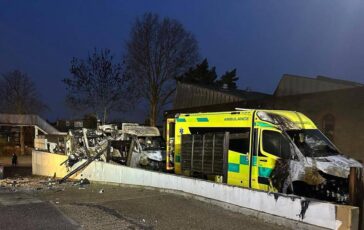 londra date alle fiamme ambulanze di organizzazione ebraica starmer sconvolgente incendio a sfondo antisemita 2
