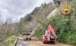 Maltempo in Calabria frane e strade allagate. Nel Vibonese crolla atrio in una scuola 265x160