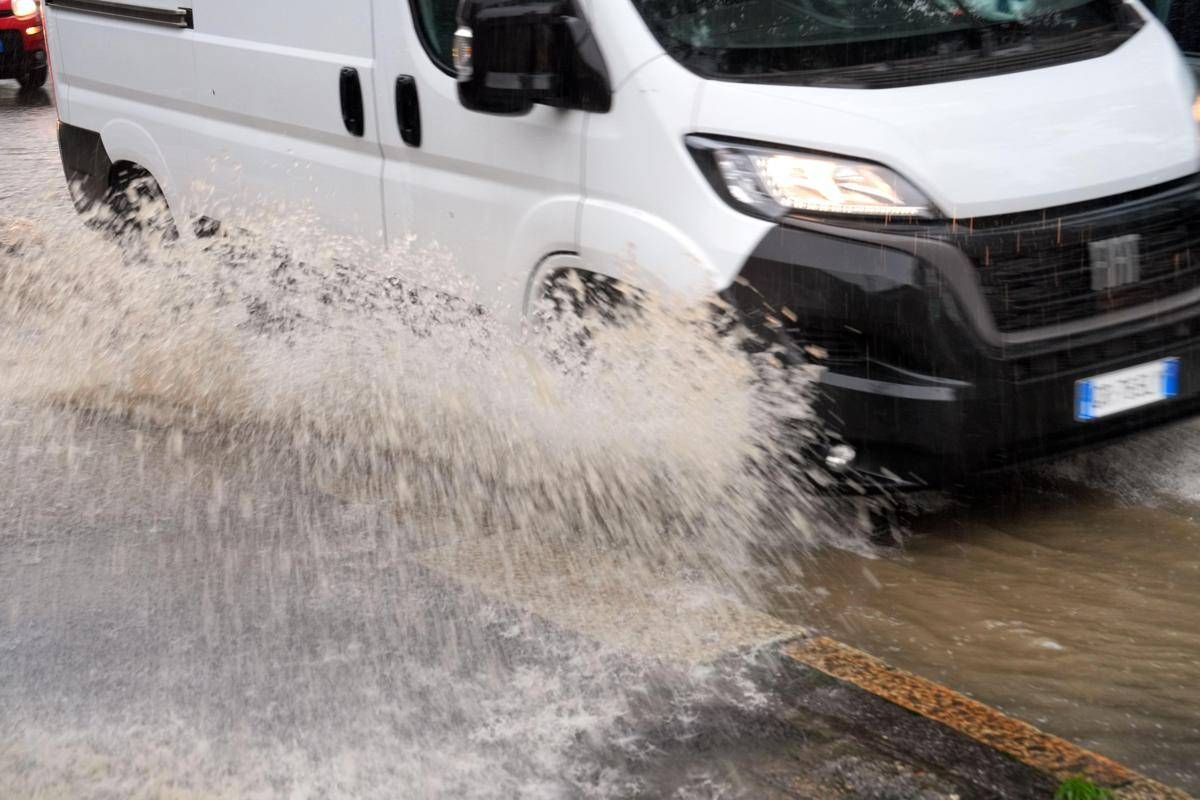 Maltempo sull'Italia anche oggi, allerta gialla in 9 regioni: pioggia, neve e vento fino a burrasca