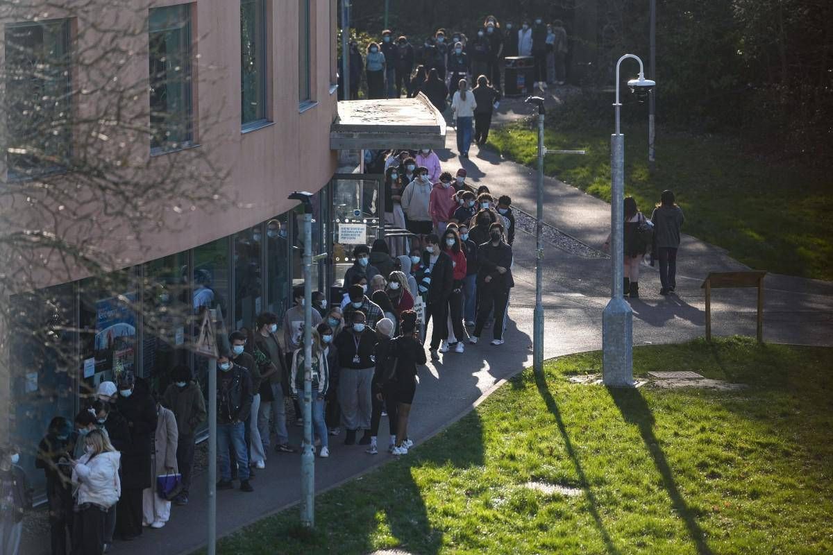 Meningite, salgono a 20 i casi in Inghilterra: ora vaccino per 5mila studenti