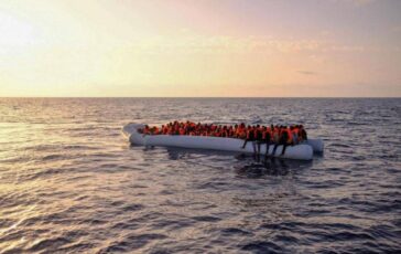 Migranti Consulta Trattenimento richiedenti asilo sia conforme a Costituzione e diritto Ue 364x230