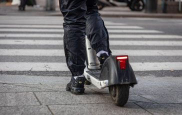 Monopattini dal 16 maggio scatta obbligo targa e assicurazione multe fino a 400 euro 364x230