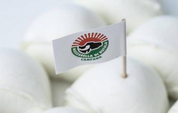 Mozzarella di bufala e jabugo dop a Barcellona il gemellaggio europeo del gusto 364x230