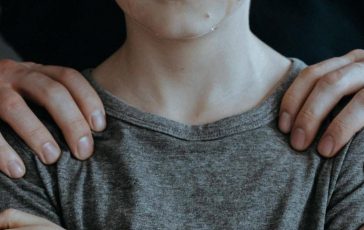 Narcotizza e violenta il figlio 14enne madre a processo chiesti 16 anni 364x230