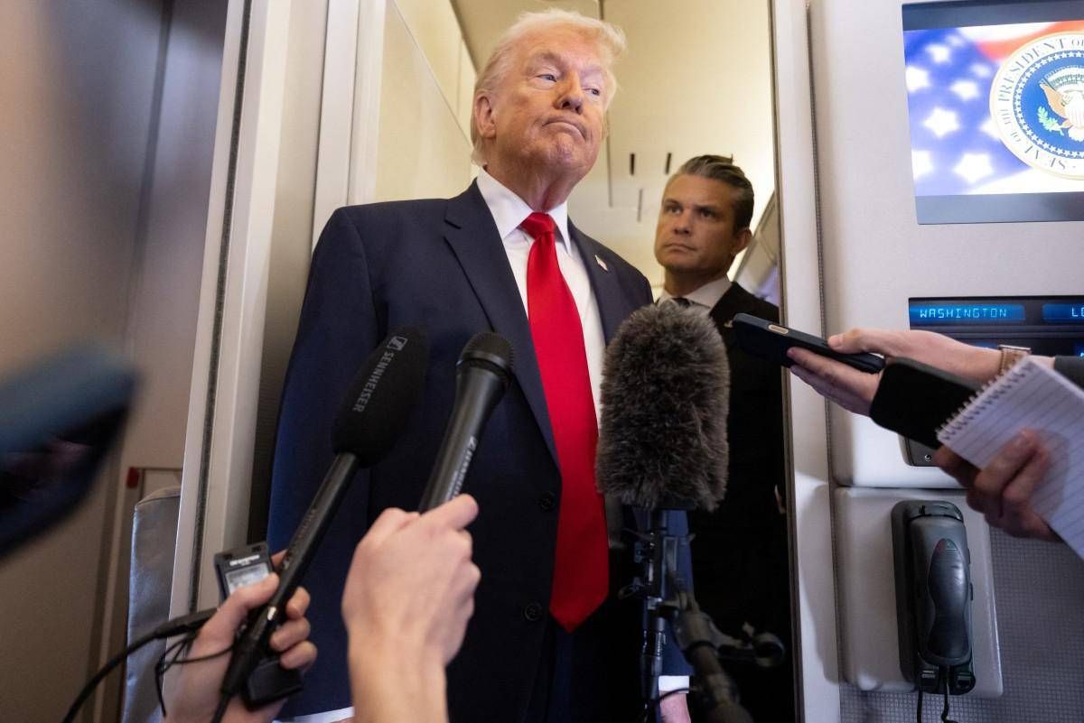 Navi Usa in fiamme e propaganda, Trump: "L'Iran vince le guerre solo con l'IA"