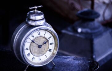 Ora legale 2026 tra sabato e domenica si spostano le lancette vantaggi e risparmi 364x230