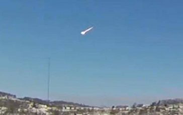 Palla di fuoco dal cielo dopo il boato casca il meteorite in Usa 364x230