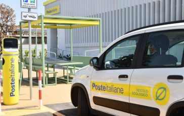 Poste Italiane oltre 2.600 colonnine di ricarica gia installate nei piccoli centri 364x230