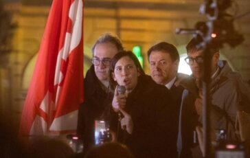 Referendum leader dellopposizione in festa Vittoria del No e un messaggio per Meloni 364x230