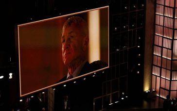 Sean Penn vince lOscar ma alla cerimonia non ce 364x230