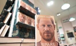 Spare di Harry e il libro piu letto. nei bagni di tutta la Gran Bretagna 265x160