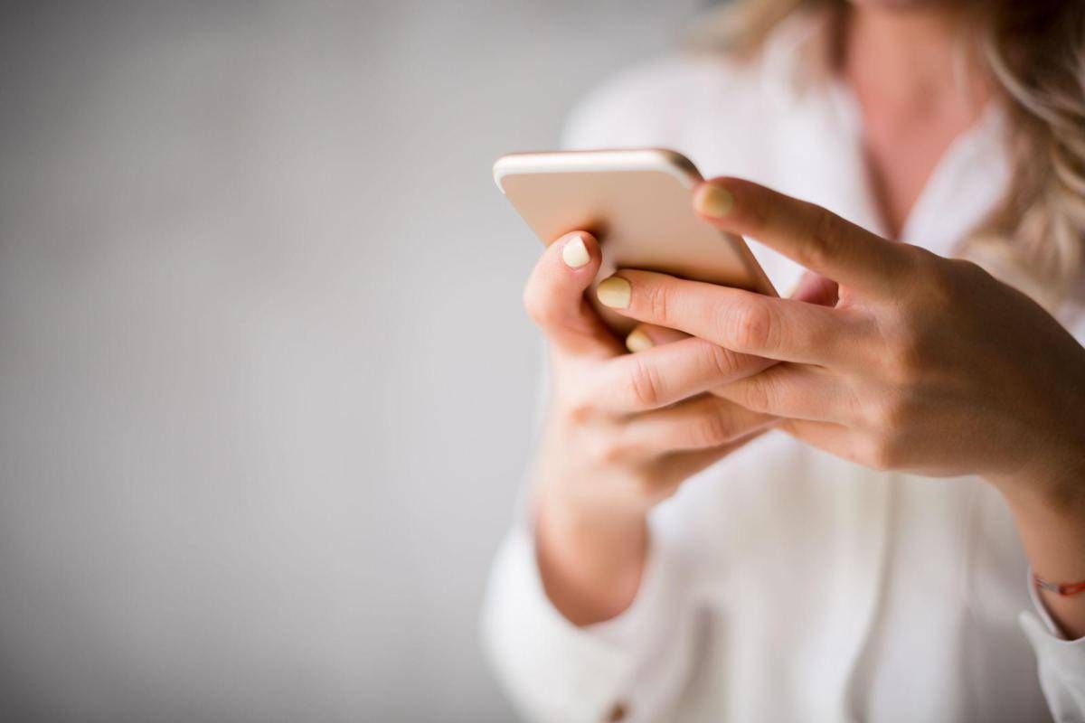 Truffe telefoniche, boom di chiamate in Italia: cosa fare e i prefissi da evitare