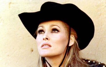 Ursula Andress ritrovato il patrimonio rubato beni e opere darte per 20 milioni di euro 364x230