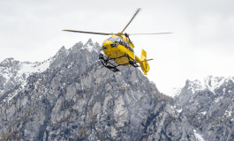 Valanga travolge due sciatori su ghiacciaio Presena uno e grave 265x160