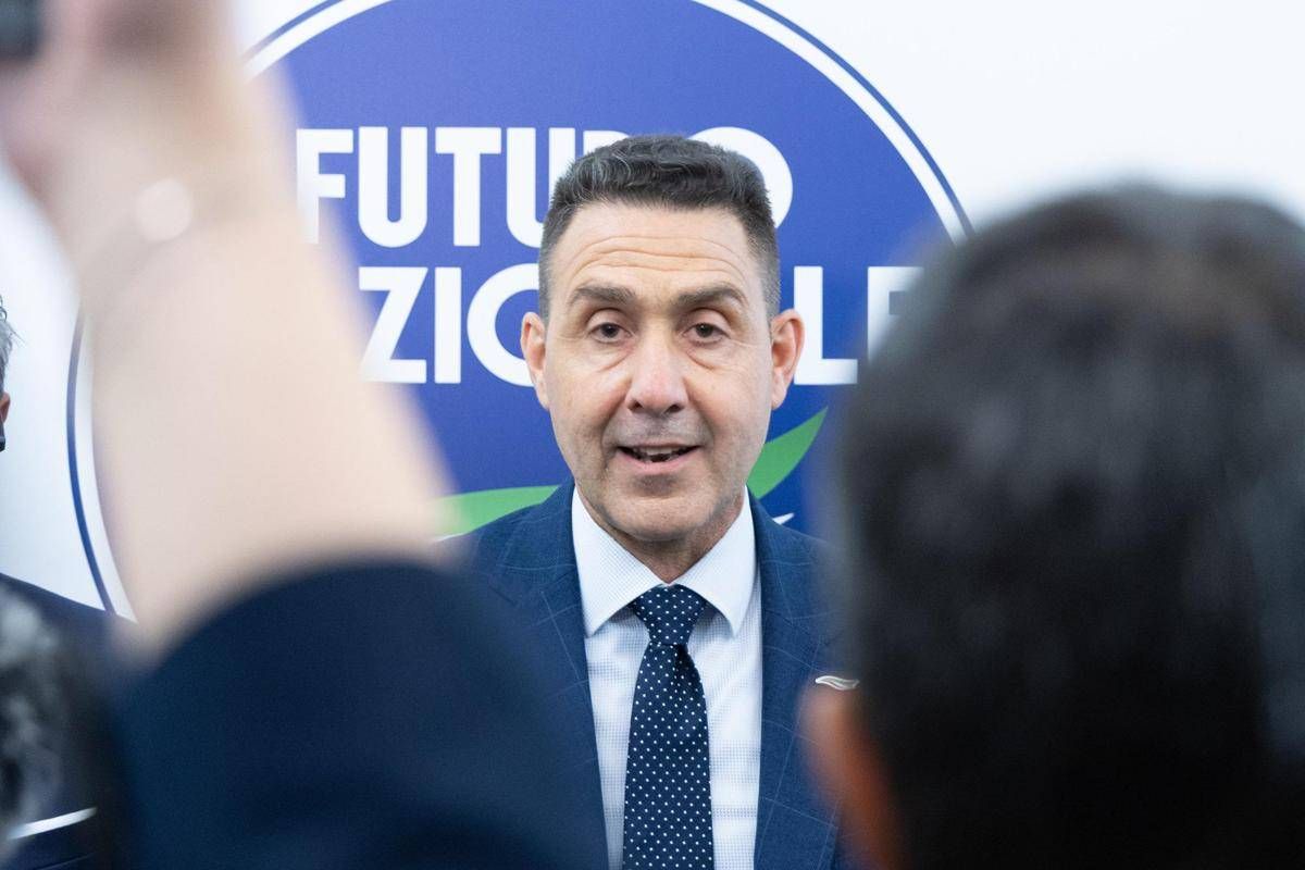 Vannacci: "Non voglio svegliarmi con moltitudine che prega Allah in piazza Duomo"