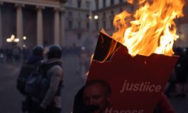 corteo a roma fiamme sui manifesti di meloni e nordio tensioni nel dibattito 1773543625 265x160
