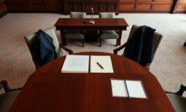 crisi di governo dopo il referendum meloni elogia delmastro e bartolozzi e sollecita una scelta simile da santanche 1774380466 265x160