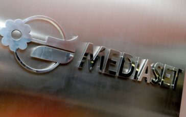 001-scoppia-caos-casa-più-spiata-italia-chi-nel-mirano