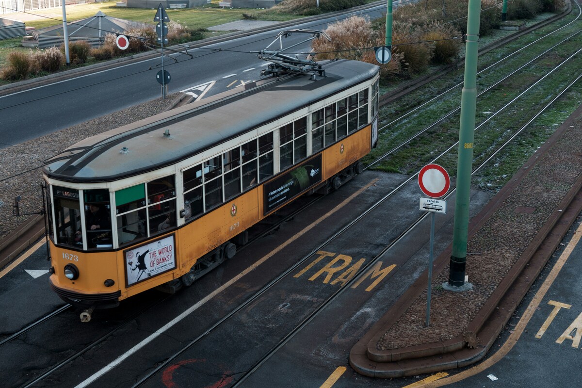 Rozzano, deraglia un tram della linea 15: è il terzo incidente in pochi giorni
