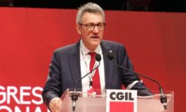 001-voce-fuori-coro-legge-molto-discussa