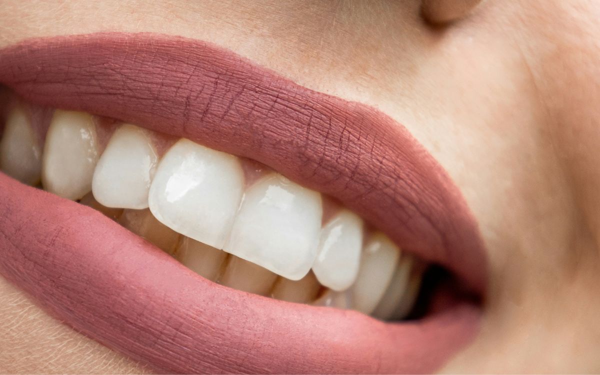 Sbiancare i denti in modo naturale: ecco come