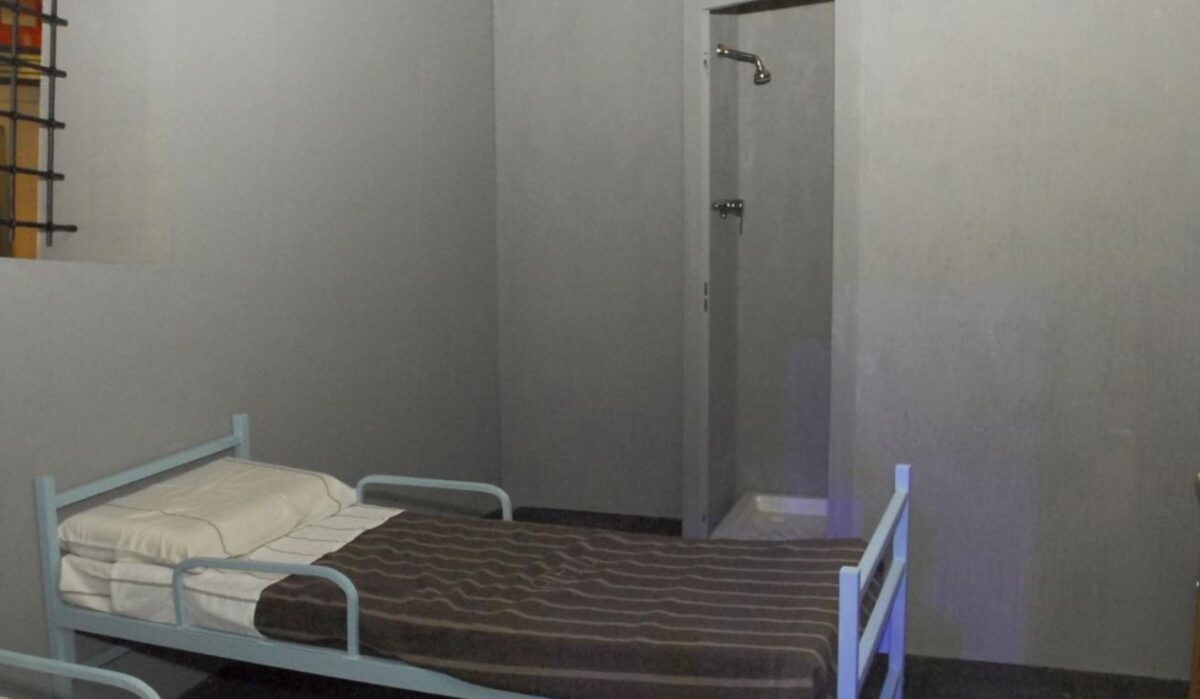Tiene una donna in schiavitù per 25 anni: "Sequestro di persona e lavori forzati"