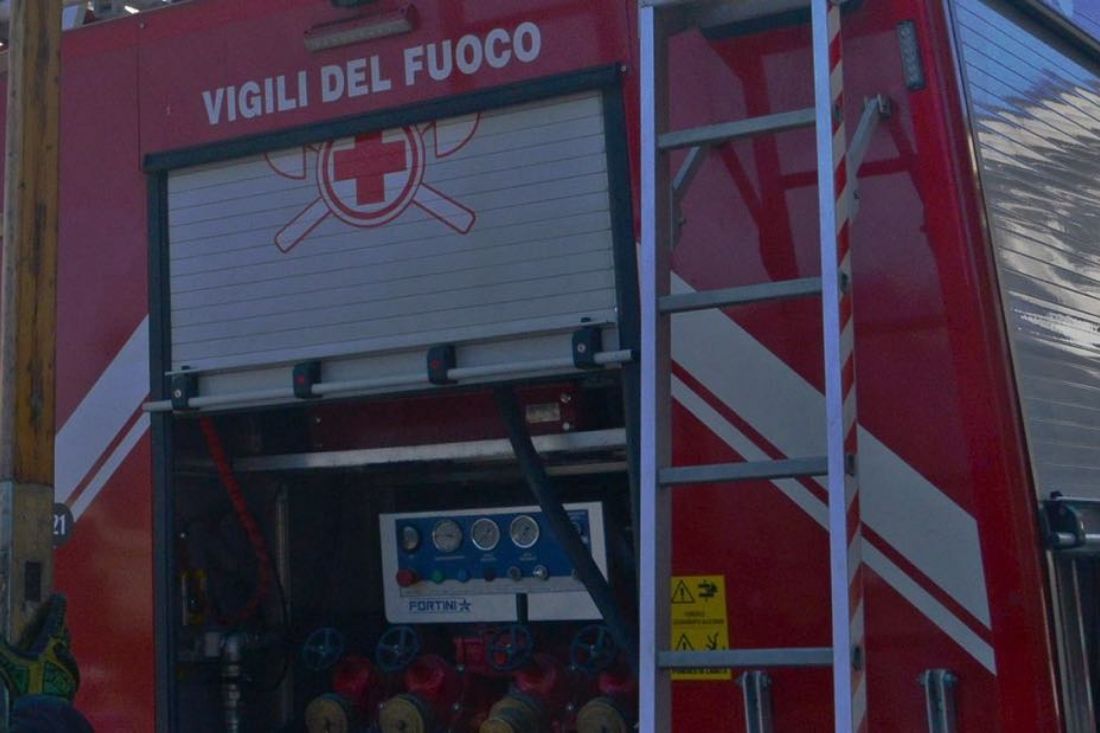 Donna carbonizzata trovata morta in casa, il marito lancia l’allarme