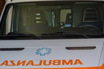 Incidente nella notte a Domaso, auto contro un muro: l'intervento di due elicotteri per i feriti