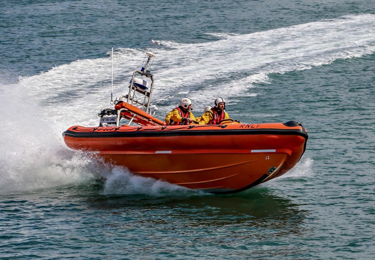 Si tuffa in mare e non riemerge: sub morto durante un'immersione