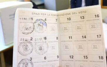 001-attore-pubblica-scelta-voto-invito-cittadini-a-votare