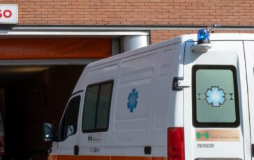 prof accoltellata dimessa