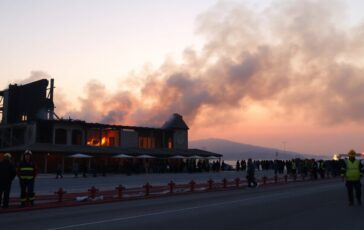 rogo al sunset beach club evacuato il locale alla tonnara di palmi 1773036109 364x230