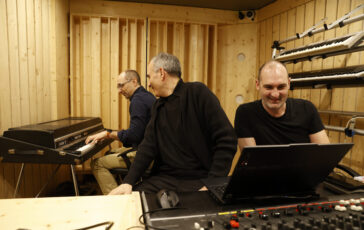 01 hidden hands 2026 credit alexandre zveiger 364x230