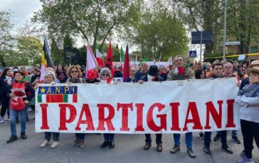 25 aprile cortei in tutta Italia momenti di tensione a Roma Diretta 364x230