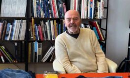 Addio ad Adriano Goldschmied il padrino del denim che rivoluziono i jeans aveva 82 anni 265x160