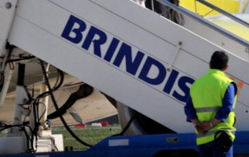 Allaeroporto di Brindisi nessuna emergenza carburante ne rischio carenza imminente 364x230
