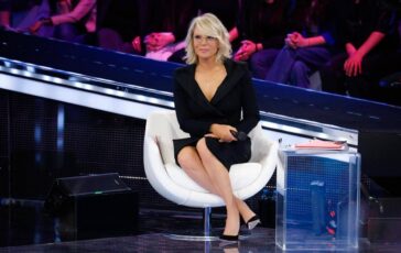 Amici oggi sabato 11 aprile gli ospiti e le anticipazioni 364x230