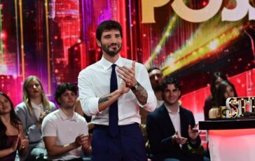 Anche Stasera tutto e possibile oggi puntata speciale dello show condotto da De Martino 364x230