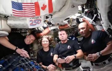 Artemis II il messaggio di Trump Torneremo sulla Luna e poi dritti su Marte 364x230