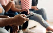 ascolti tv uno sbirro in appennino su rai1 vince con 237 2