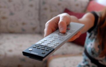 Ascolti tv la replica di Montalbano vince la prima serata con il 159 364x230