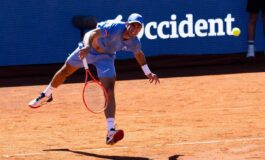 Borges serve dal basso sul match point Etcheverry offeso. E Barcellona fischia 265x160