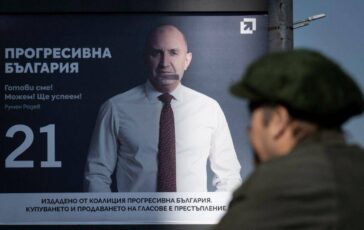 Bulgaria al voto oggi Ue teme ascesa del controverso ex presidente Radev 364x230